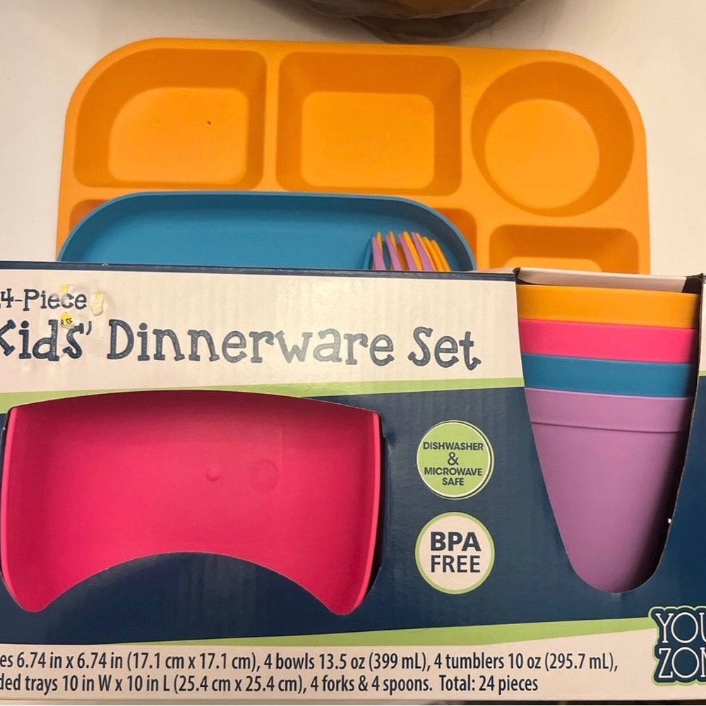 Kids' Dinnerware Set with Plates and Tumblers